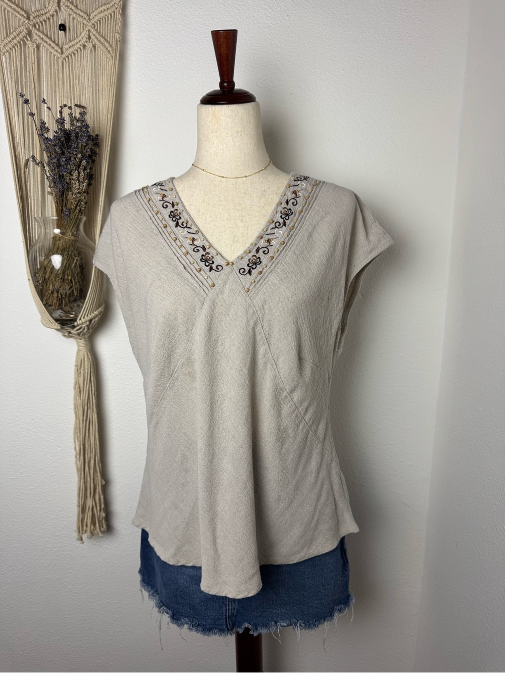 White Stag Embroidered V-Neck Short Sleeve Top - Beige